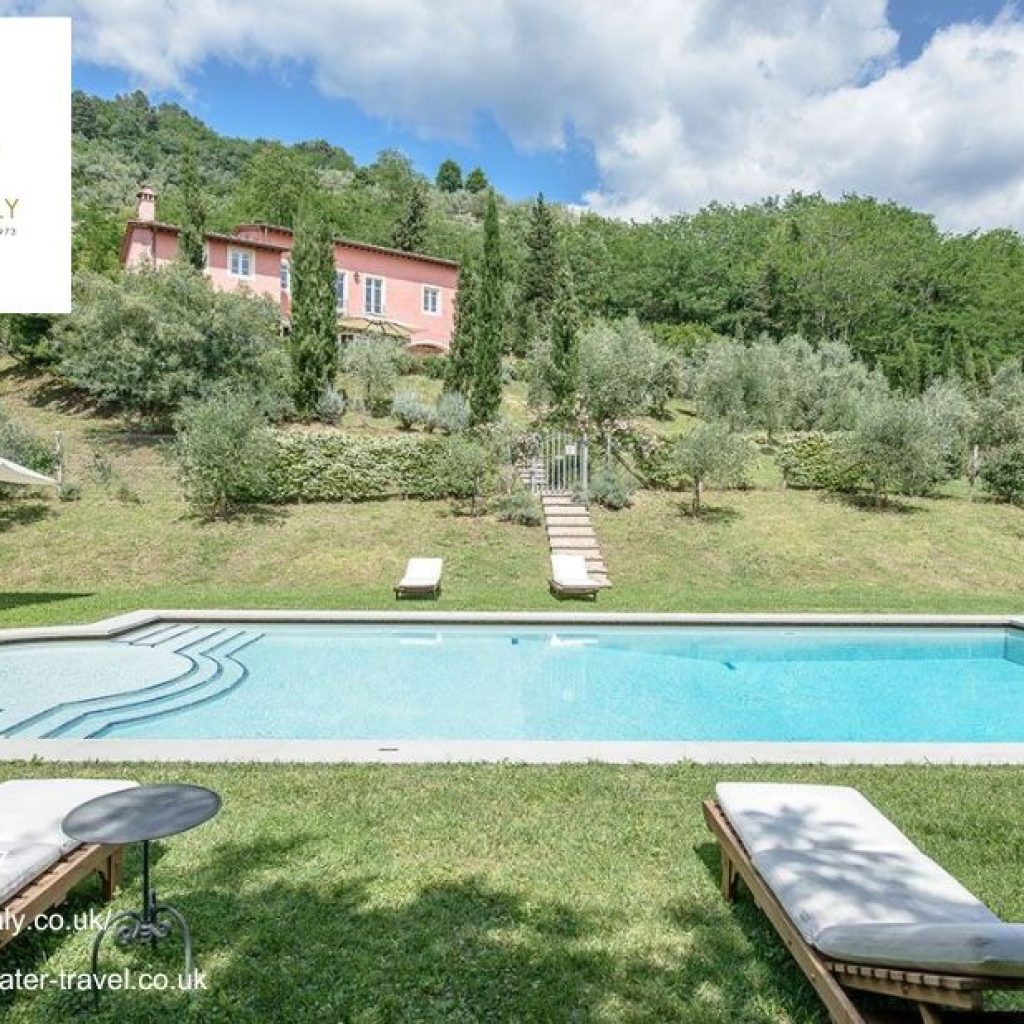 Spacious Sicilian Villa: 8 Bedrooms and Private Pool Getaway