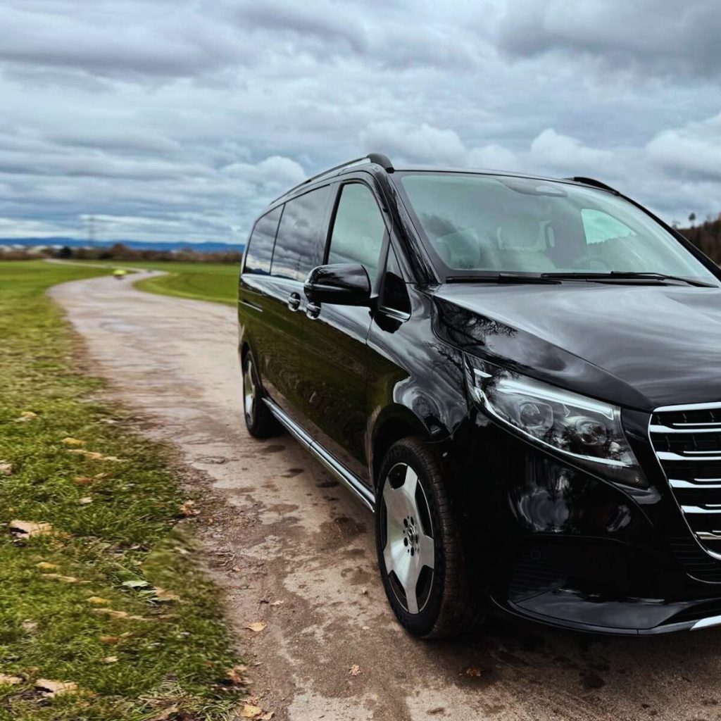 Premium Chauffeur Hire in Switzerland for Seamless Journeys Premium Chauffeur Hire in Switzerland for Seamless Journeys