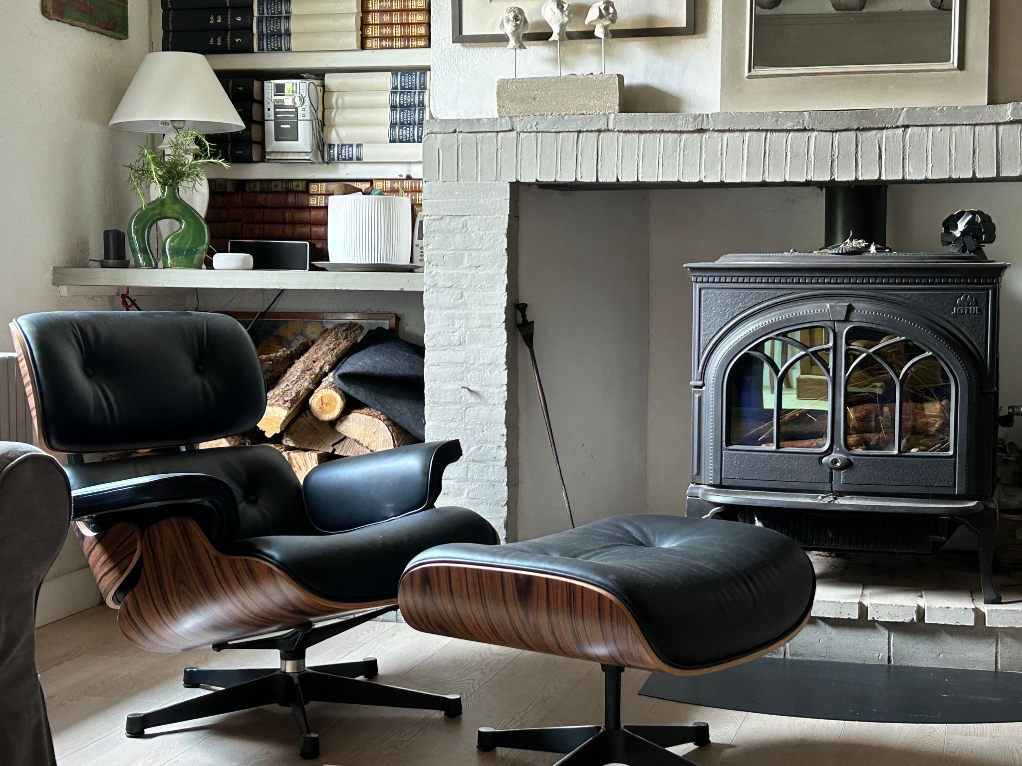 Arne Jacobsen Egg Chair Replica: Compare Quality and Comfort